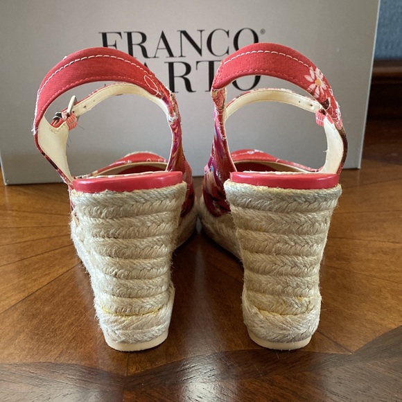 Franco Sarto L-Queen Fuchsia Chiffon Wedge. Size 5.5 EUC. - Picture 3 of 7